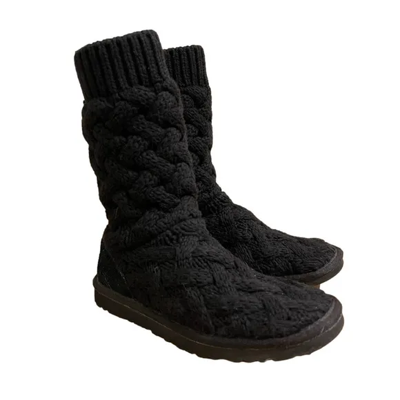 Women’s Ugg Isla Bow Boots Black Knit Suede Slip On