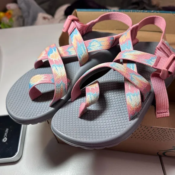 Women’s Z2 Classic Sandal Aerial Rosette Colorful Strappy Sandals size 7 NWT