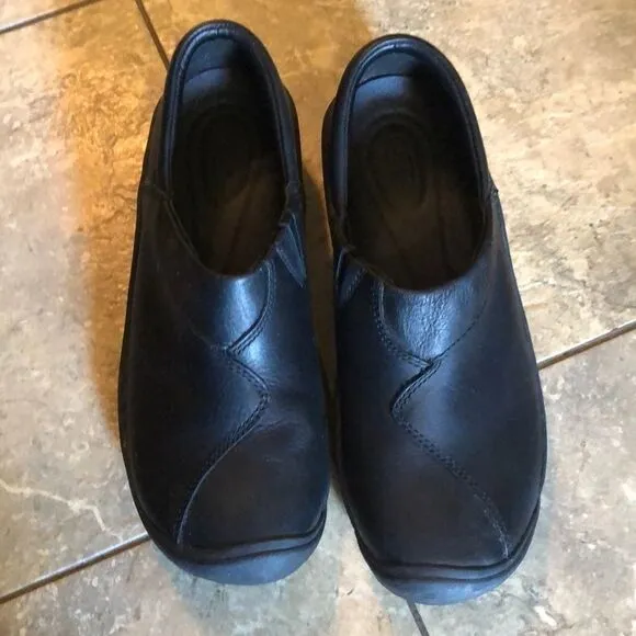 Women’s keen black leather loafers sz 7.5