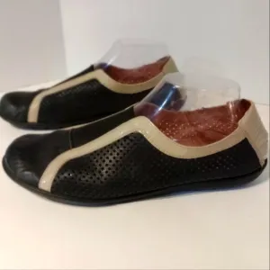 WONDERS ”MÁS AMOR POR FAVOR” PERFORATED LEATHER FLATS  Sz.‎ 11 -11.5