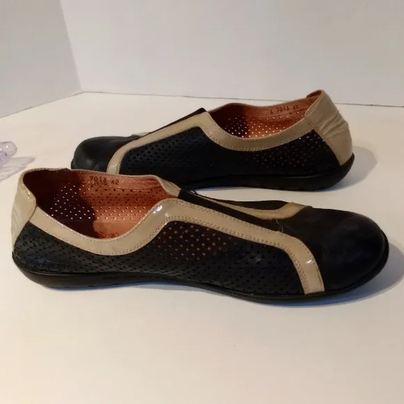 WONDERS ”MÁS AMOR POR FAVOR” PERFORATED LEATHER FLATS  Sz.‎ 11 -11.5