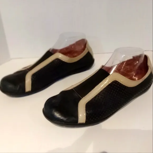 WONDERS ”MÁS AMOR POR FAVOR” PERFORATED LEATHER FLATS  Sz.‎ 11 -11.5