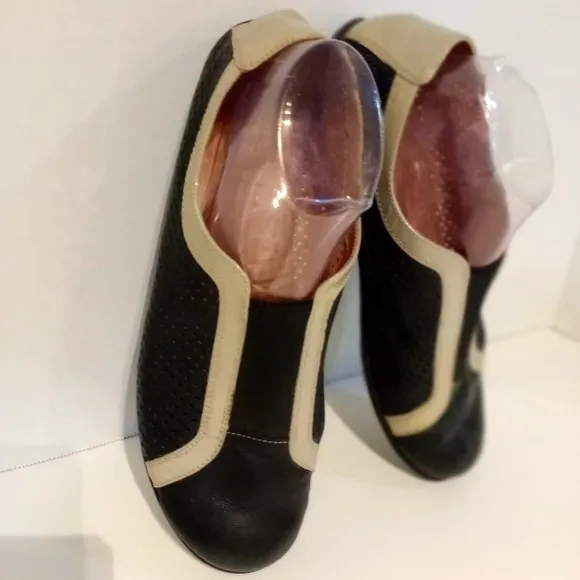 WONDERS ”MÁS AMOR POR FAVOR” PERFORATED LEATHER FLATS  Sz.‎ 11 -11.5