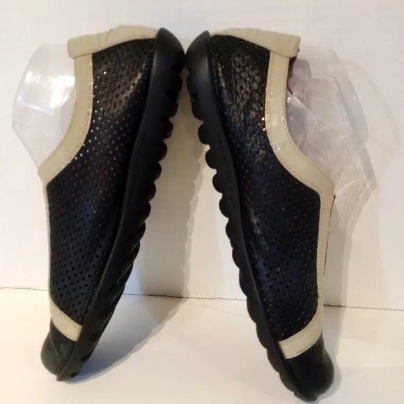 WONDERS ”MÁS AMOR POR FAVOR” PERFORATED LEATHER FLATS  Sz.‎ 11 -11.5