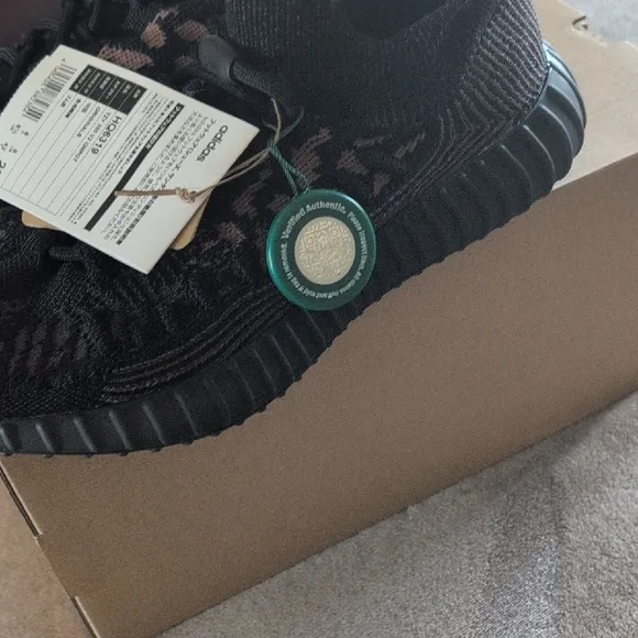 Yeezy 350 V2 Carbon
