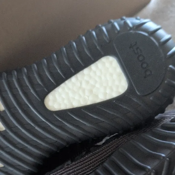 Yeezy 350 V2 Carbon