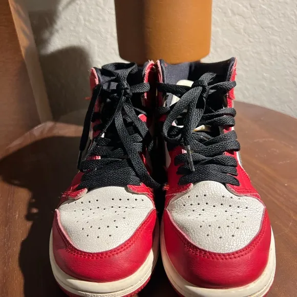 Youth** Jordan 1 Retro High OGChicago Lost and Found ** Size2Y