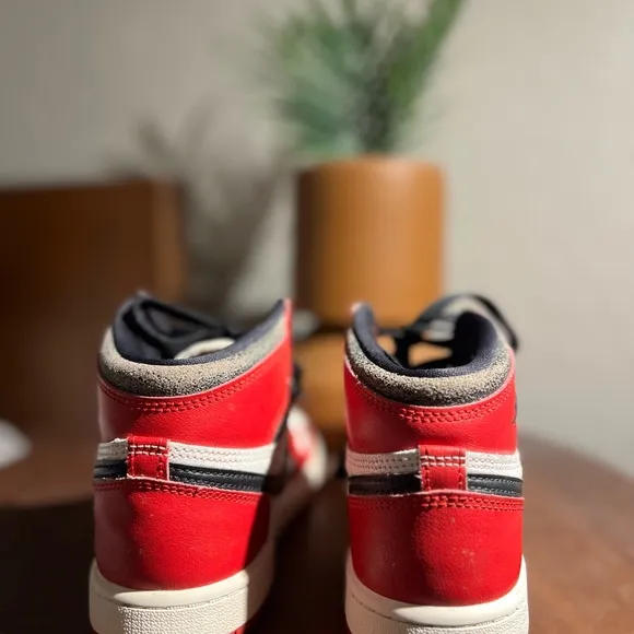 Youth** Jordan 1 Retro High OGChicago Lost and Found ** Size2Y