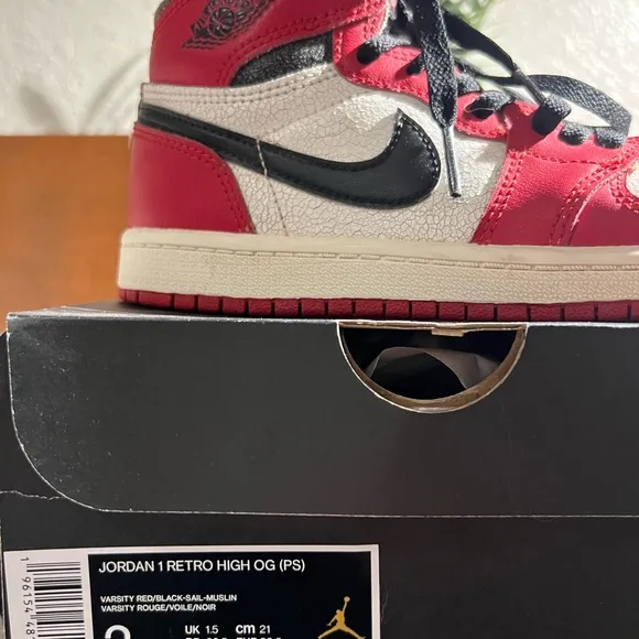 Youth** Jordan 1 Retro High OGChicago Lost and Found ** Size2Y