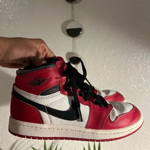 Youth** Jordan 1 Retro High OGChicago Lost and Found ** Size2Y
