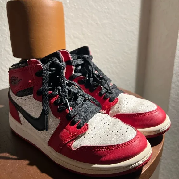 Youth** Jordan 1 Retro High OGChicago Lost and Found ** Size2Y