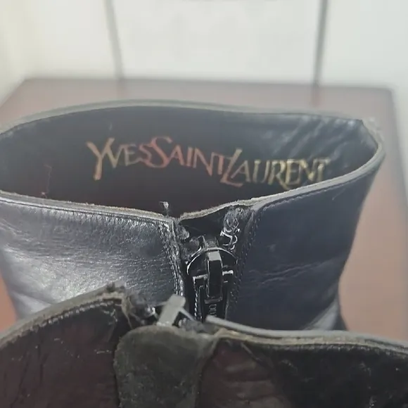 Yves Saint Laurent Elegant Black Leather Ankle Boots