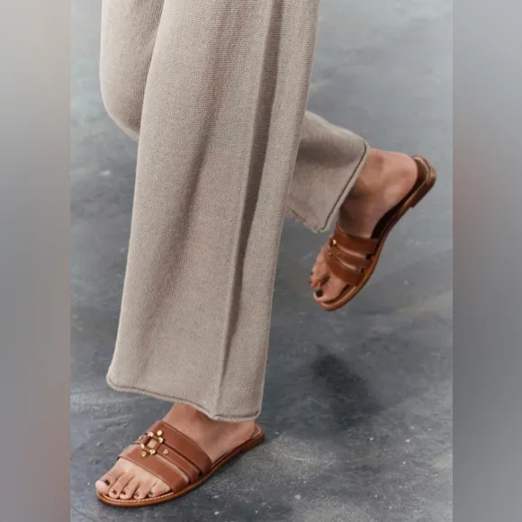 ZARA FLAT LEATHER SANDALSSize : 7.5 * Color: Brown