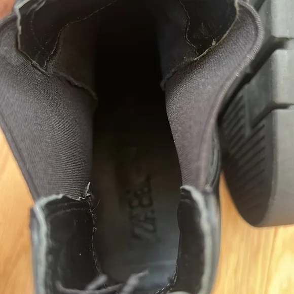 Zara Men’s EU42/9 Black Leather pull on Boots.