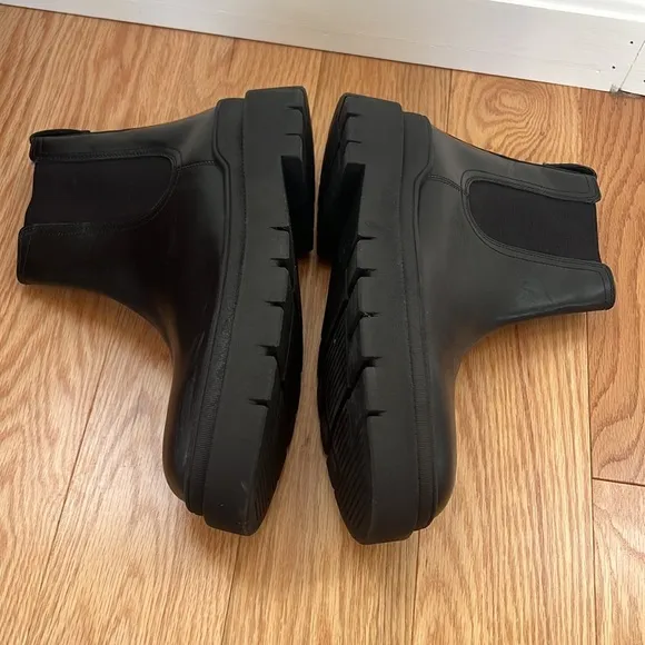 Zara Men’s EU42/9 Black Leather pull on Boots.