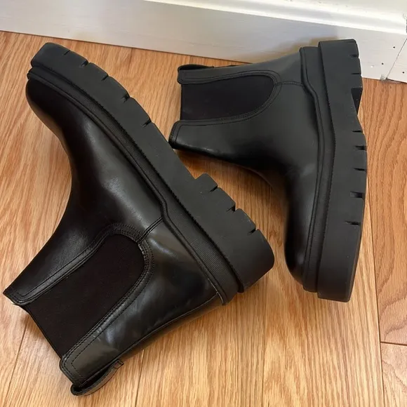 Zara Men’s EU42/9 Black Leather pull on Boots.