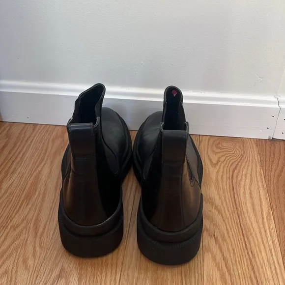 Zara Men’s EU42/9 Black Leather pull on Boots.